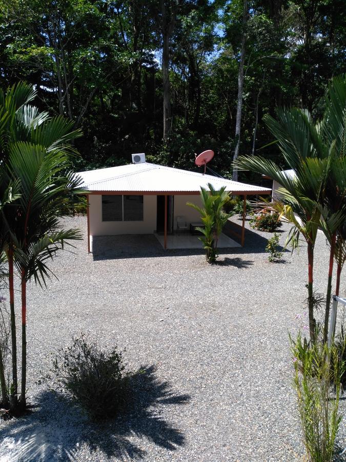 Puerto Vargas lodge Cahuita Exterior foto